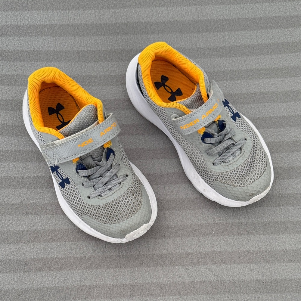 Under Armour Kids Sneakers in Gray and Orange